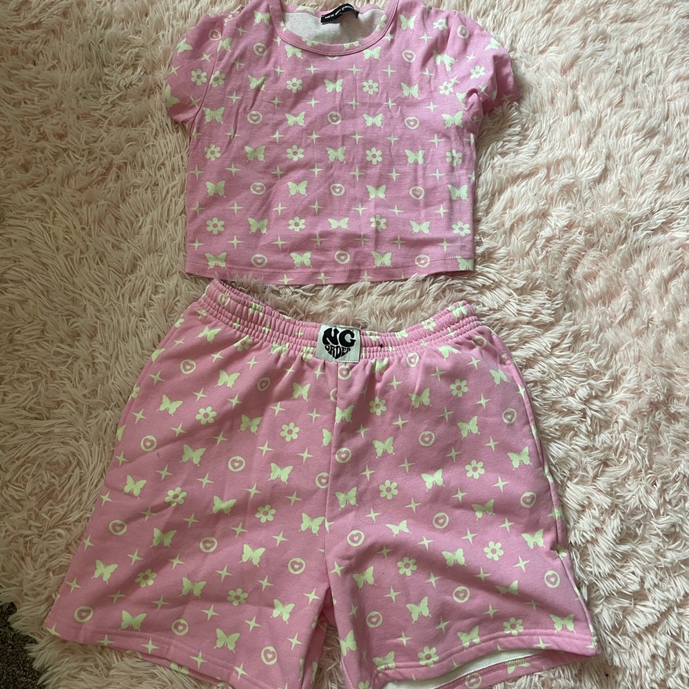 Super cute matching pink butterfly set! 🦋💞✨